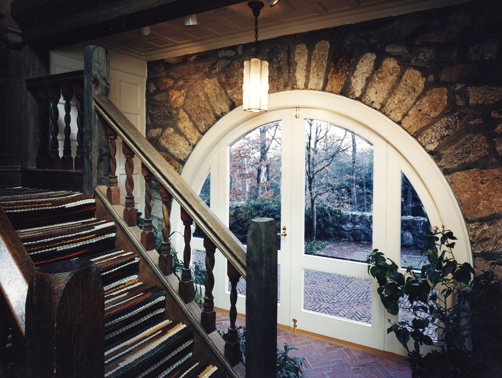Our curved work fits perfectly with this stone entryway