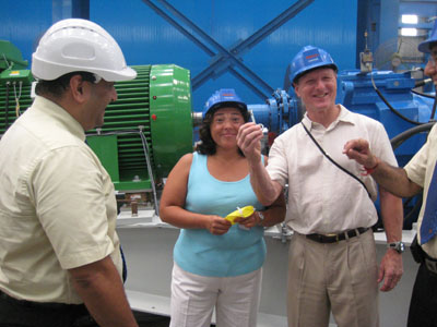 Elecon Chairman, Mr. Patel presents Mark and Teresa with the 'key' to the turbine.