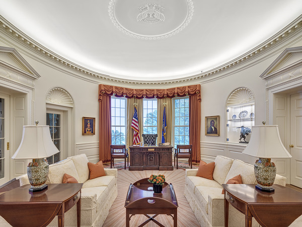 Oval Office with Resolute Desk.     