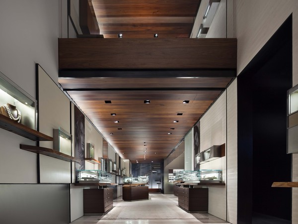 This dramatic heat-treated poplar ceiling, is a beautiful feature piece in the Flagship New York CIty David Yurman store. 