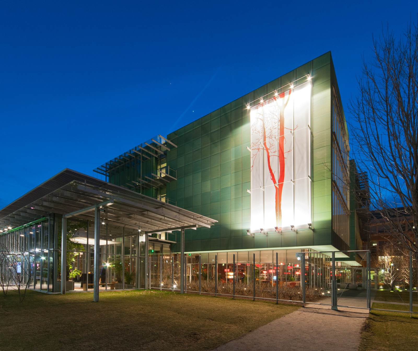 The new addition to the Gardner Museum adds a modern twist to a traditional Boston mansion.